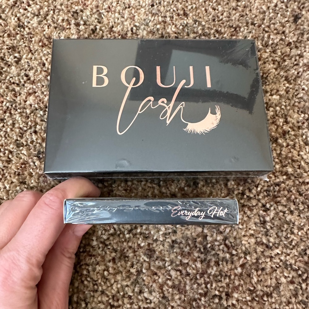 Bouji Lash Kit with extra set of “Everyday Hot” Lashes